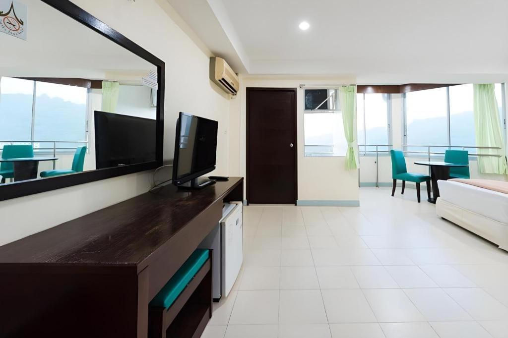 Nice Beach Hotel Районг Экстерьер фото