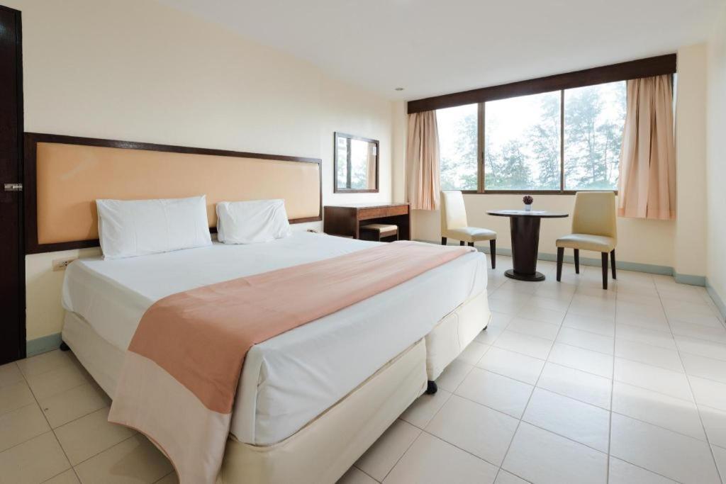 Nice Beach Hotel Районг Экстерьер фото