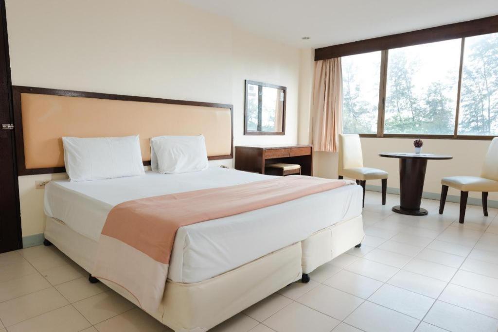 Nice Beach Hotel Районг Экстерьер фото